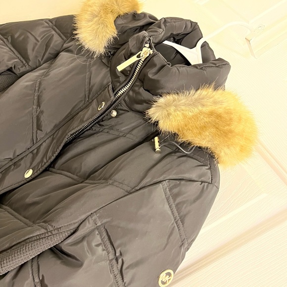 MICHAEL KORS Faux-Fur-Trim Hooded Chevron Down Puffer Coat, Black, Size M, NWT - Picture 5 of 7